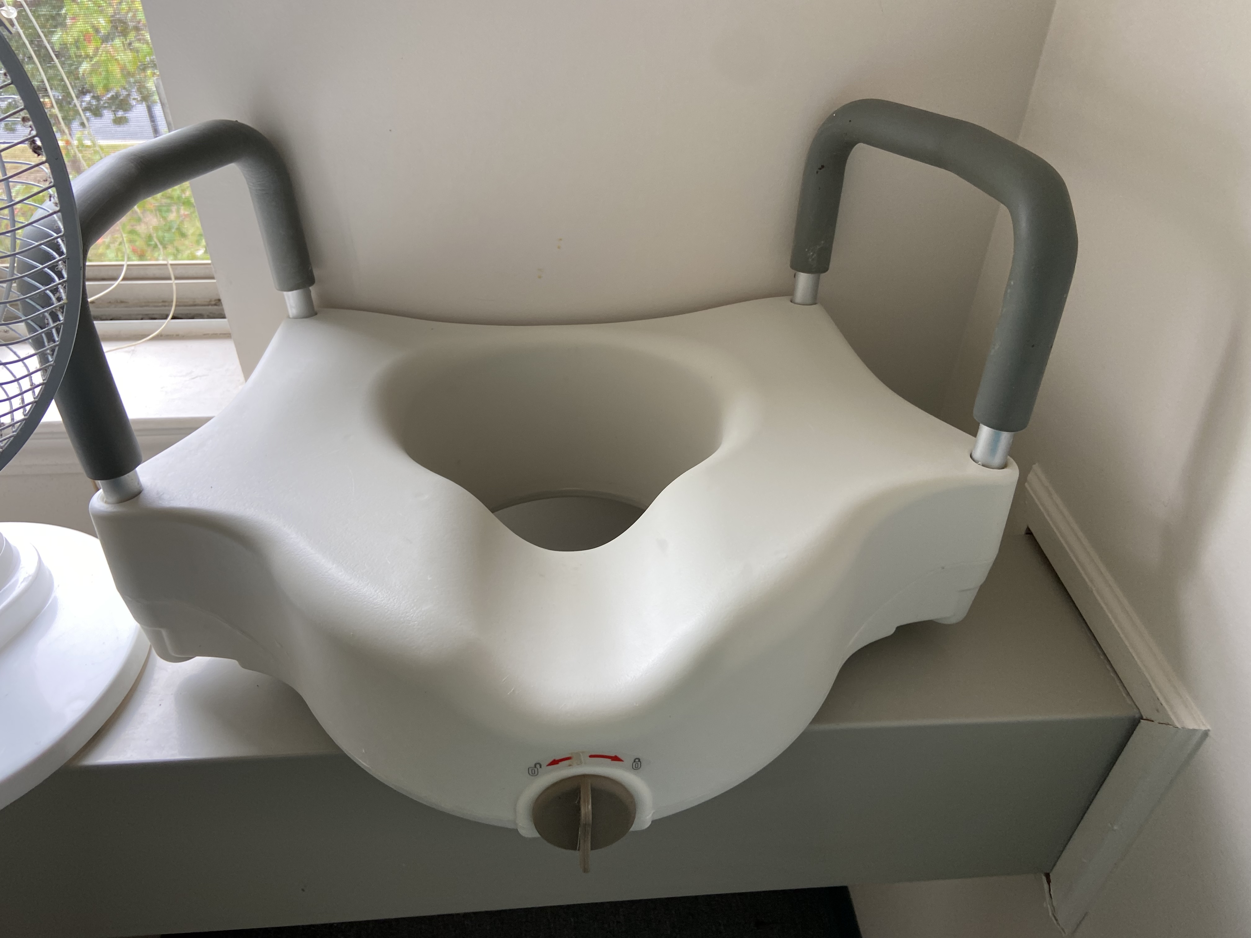 Photo 1 of Raised toilet seat